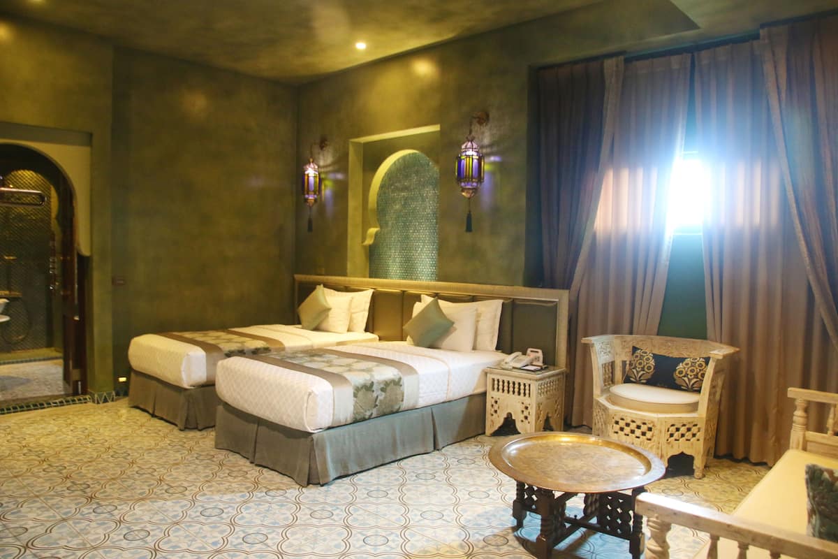 Phòng đôi Deluxe, 2 giường đơn, bồn tắm | Két bảo mật tại phòng, trang trí khác biệt