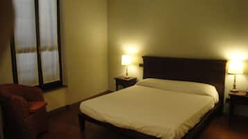 Double Room | In-room safe, desk, free WiFi, bed sheets