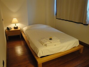 Kamar Single | Brankas, meja kerja, Wi-Fi gratis, dan seprai linen