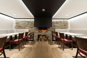 2 restaurants, breakfast, lunch, dinner served; Belgian cuisine 