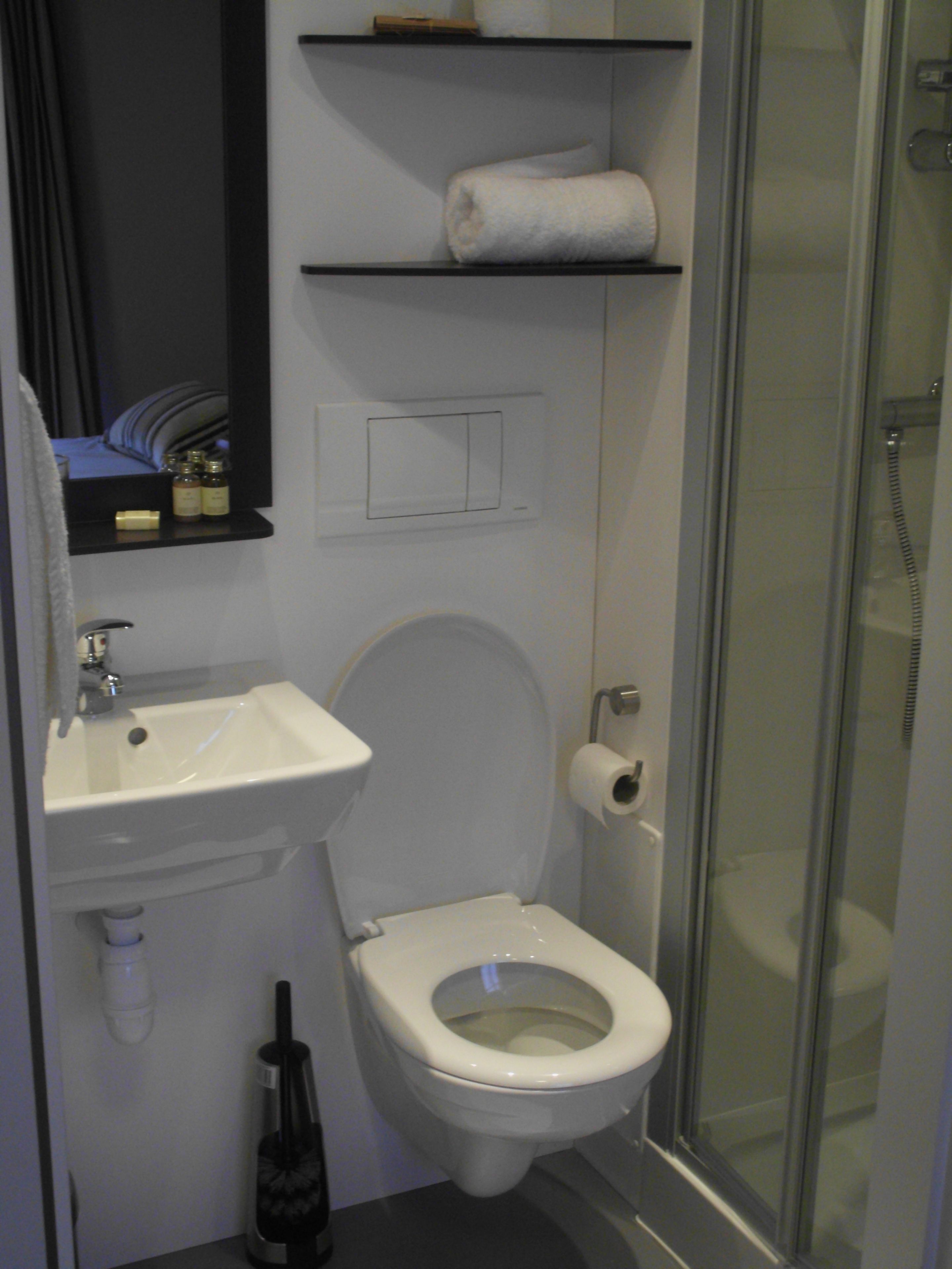 standard single room | bathroom | free toiletries, hair dryer, towels, soap
