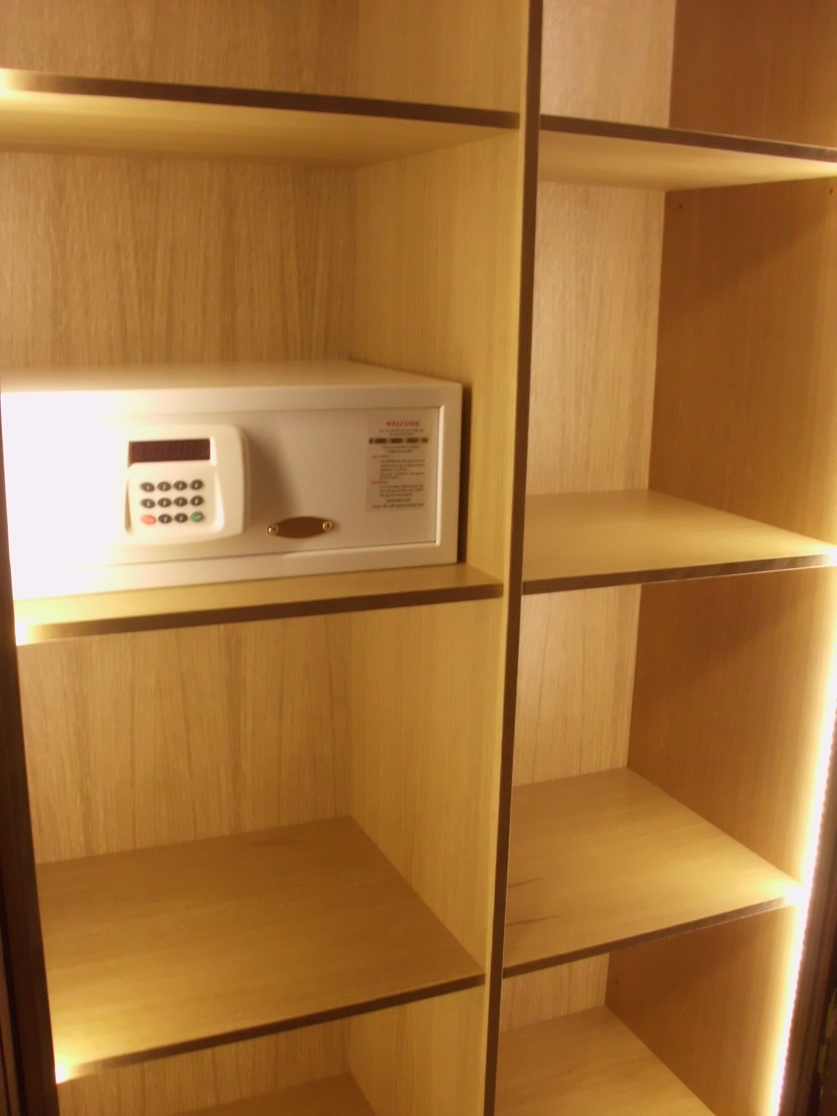 standard single room | room amenity