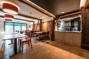2 restaurants, breakfast, lunch, dinner served; Belgian cuisine 