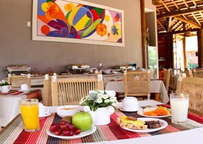 Free daily buffet breakfast - Pousada Villa Maeva Itacaré (Itacaré)