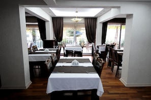 Breakfast, lunch and dinner served - Ankara Hotel Pino (Ankara)
