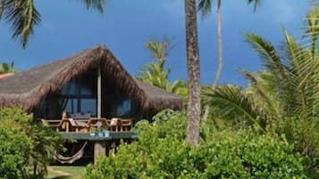 Petit déjeuner, déjeuner et dîner servis sur place, vue sur la mer