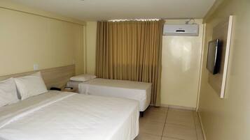 Quarto standard | Frigobar, cofres nos quartos, individualmente decorados, escrivaninha