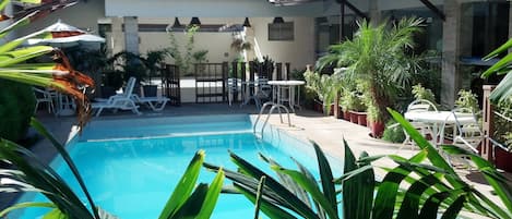 Außenpool, Liegestühle