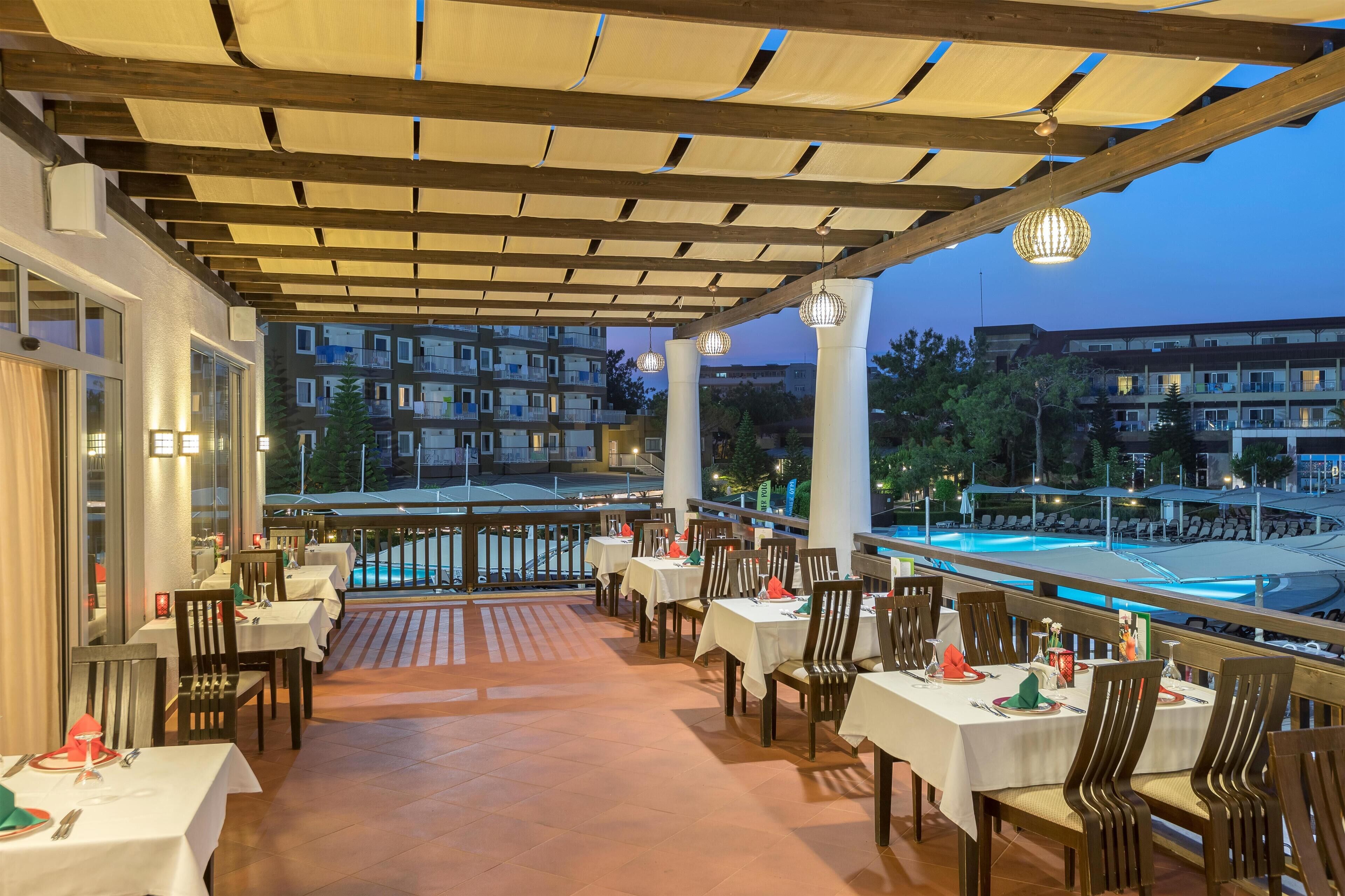 3 restaurants, breakfast, lunch, dinner served; Italian cuisine