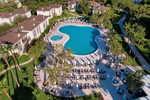 An aerial view of a resort with a large swimming pool, sun loungers, and a well-maintained lawn. - Marvida Family Eco - Ultra All Inclusive & Kids Concept (Manavgat)