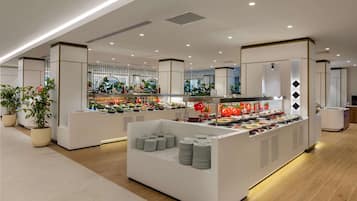 3 restaurants, breakfast, lunch, dinner served; Italian cuisine