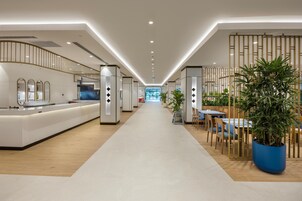 3 restaurantes; se sirve desayuno, almuerzo y cena; cocina italiana