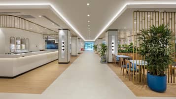 3 nhà hàng, phục vụ bữa sáng, bữa trưa, bữa tối, món Ý