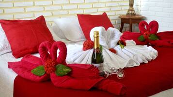 Minibar, két bảo mật tại phòng, bàn, màn/rèm cản sáng