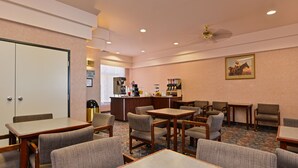 A hotel lobby with multiple seating areas, a reception desk, and a coffee station. - Econo Lodge Inn & Suites Jackpot near Casino (Jackpot)