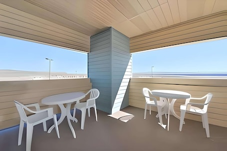 Tabla de planchar con plancha, wifi gratis, ropa de cama y despertador