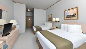 A hotel room with two beds, a desk with a computer, a TV, and a framed picture on the wall. - Econo Lodge Inn & Suites Jackpot near Casino (Jackpot)