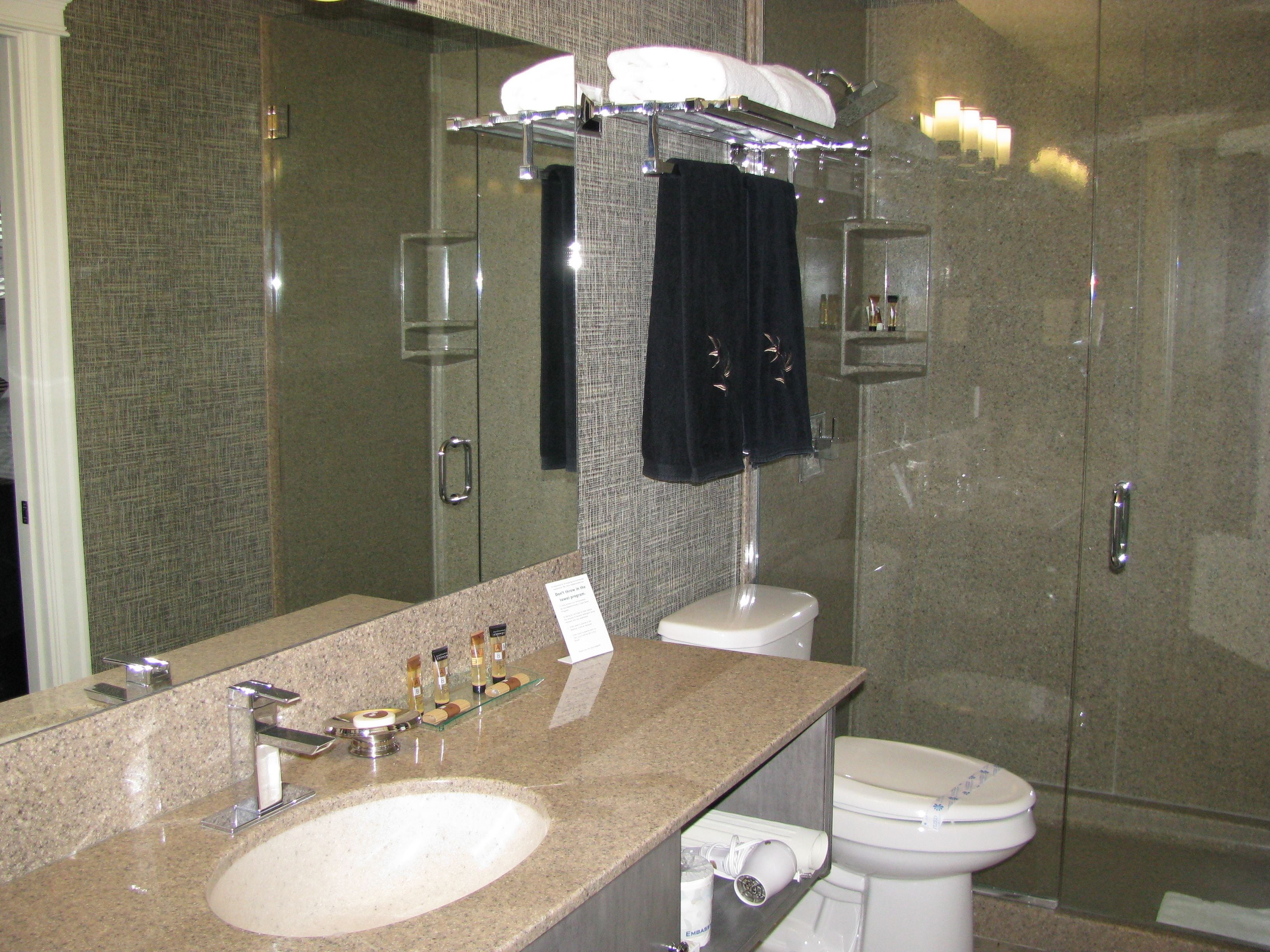 executive suite | bathroom | free toiletries, towels