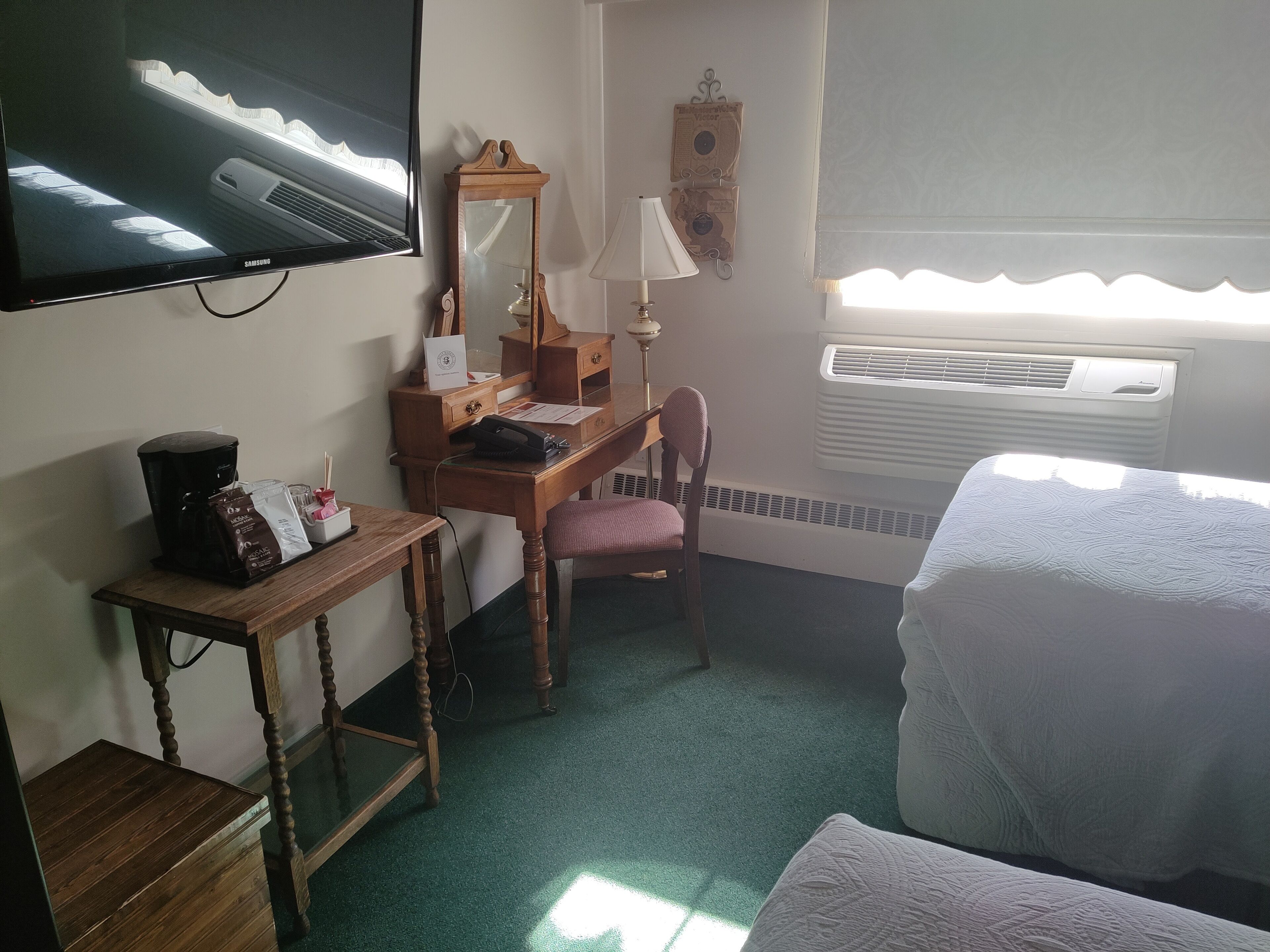 standard double or twin room | living area | lcd tv