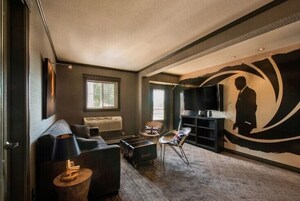 奢华套房 | 办公桌、熨斗/熨板、免费 WiFi、床单