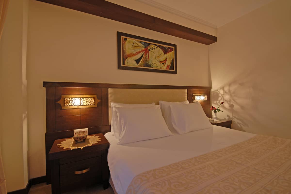 Premium Suite | Free minibar, in-room safe, desk, blackout curtains