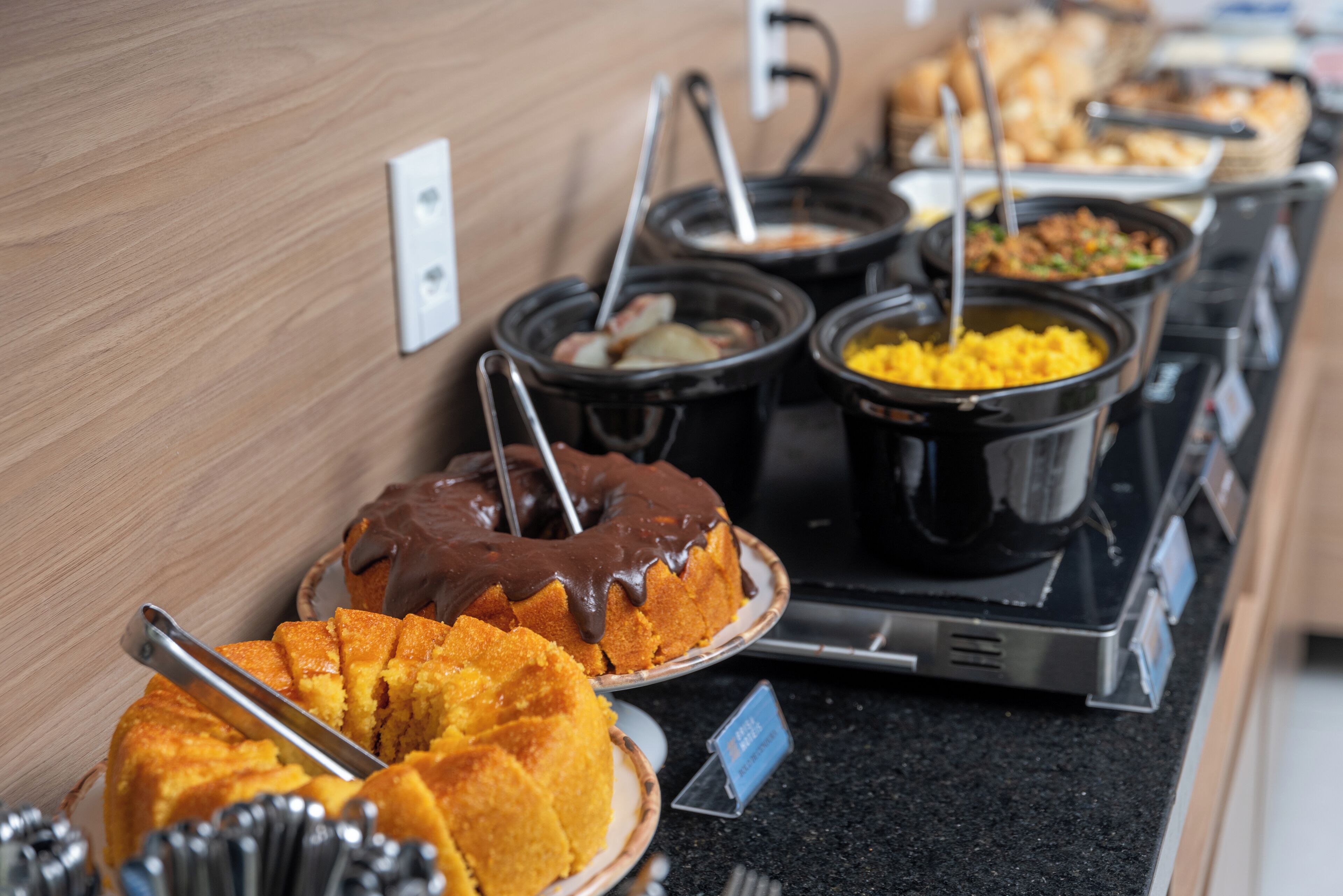 free daily full breakfast