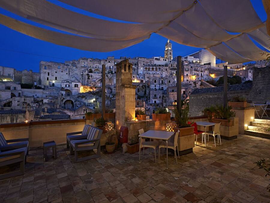 Sengetøy av topp kvalitet, minibar, skrivebord og lydisolert