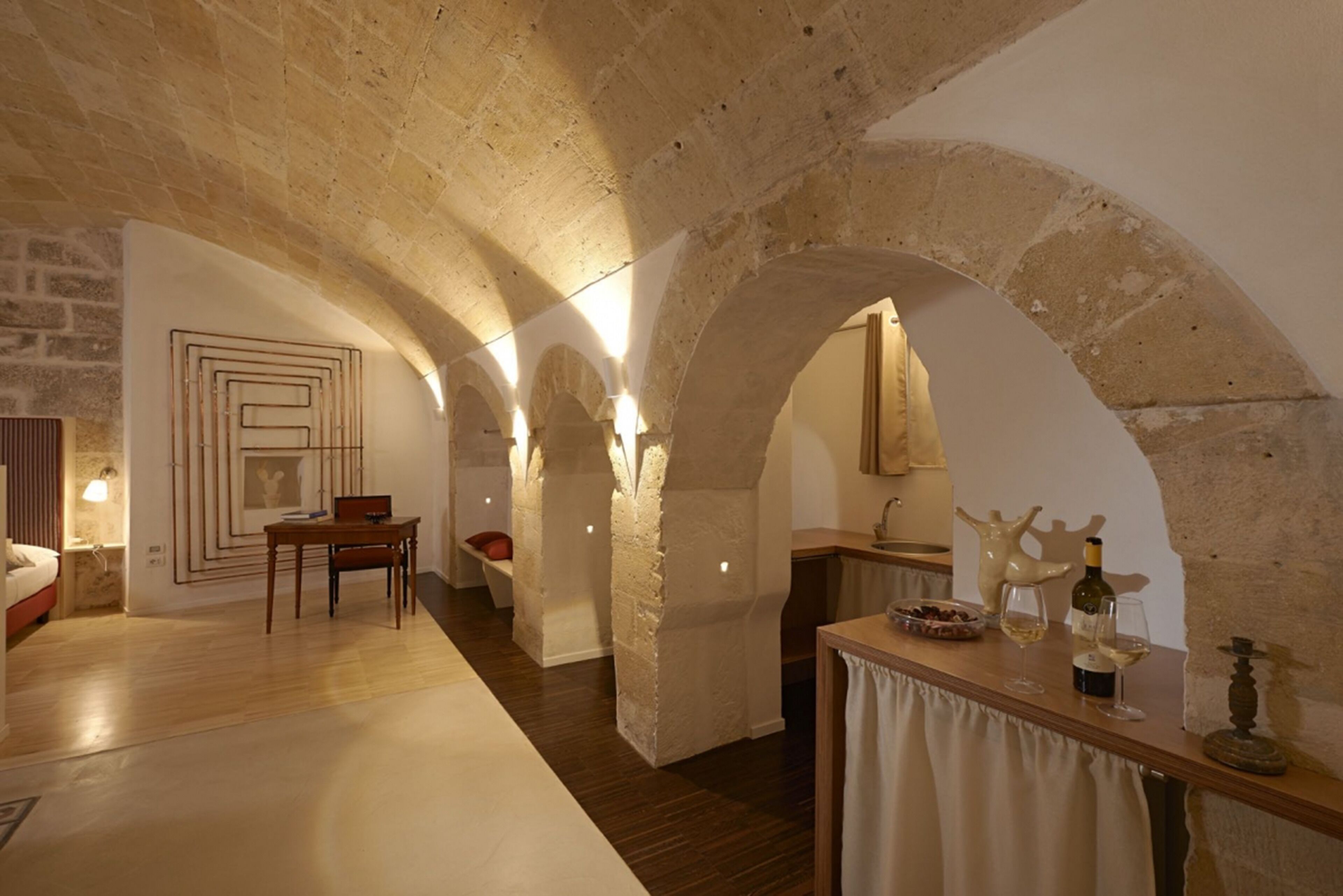 Deluxe Suite, Bathtub, City View