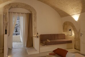 Deluxe Suite, Bathtub, City View | Premium bedding, minibar, desk, iron/ironing board