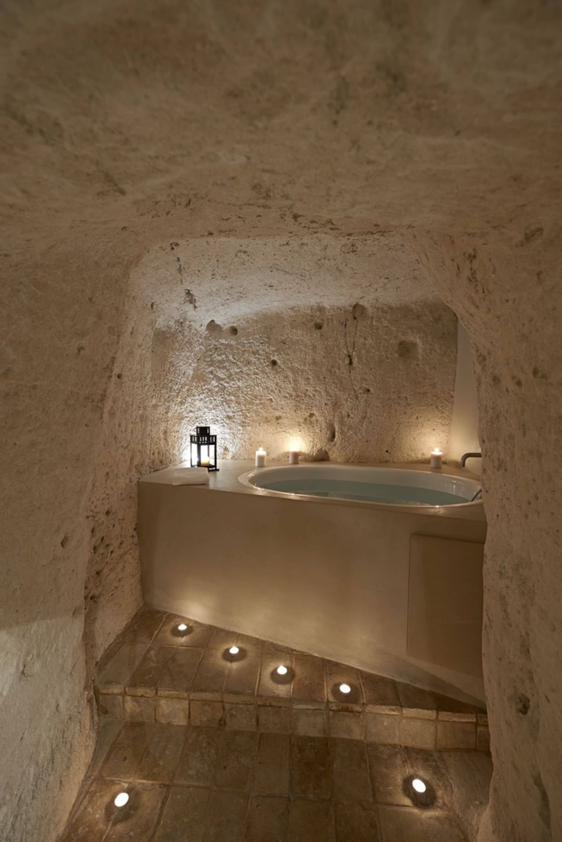 Deluxe Suite, Bathtub, City View | Bathroom | Shower, rainfall showerhead, hair dryer, bidet