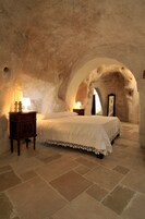 Családi apartman, 2 hálószobával, konyha, kilátással a városra | Prémium ágynemű, minibár, íróasztal és vasaló/vasalódeszka