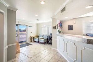 Lobby - Americas Best Value Inn New Braunfels San Antonio (New Braunfels)