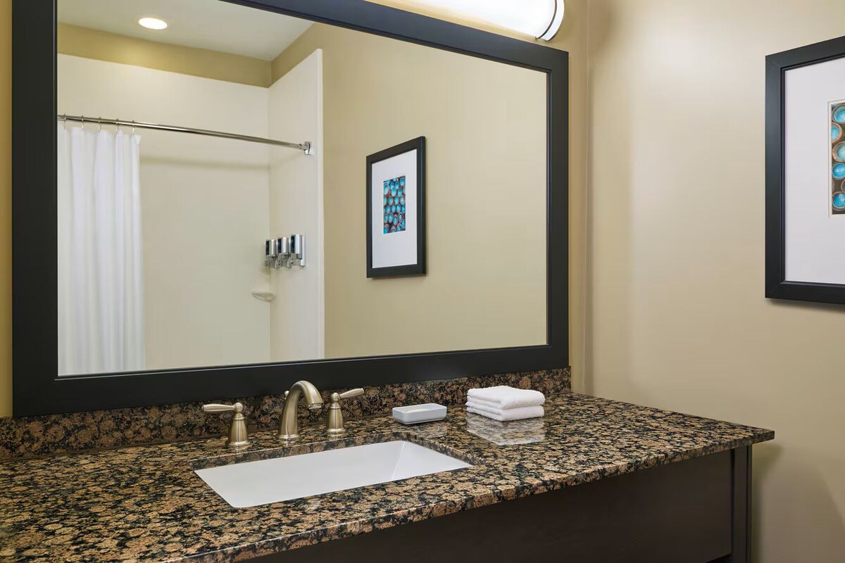 Hair dryer, towels
