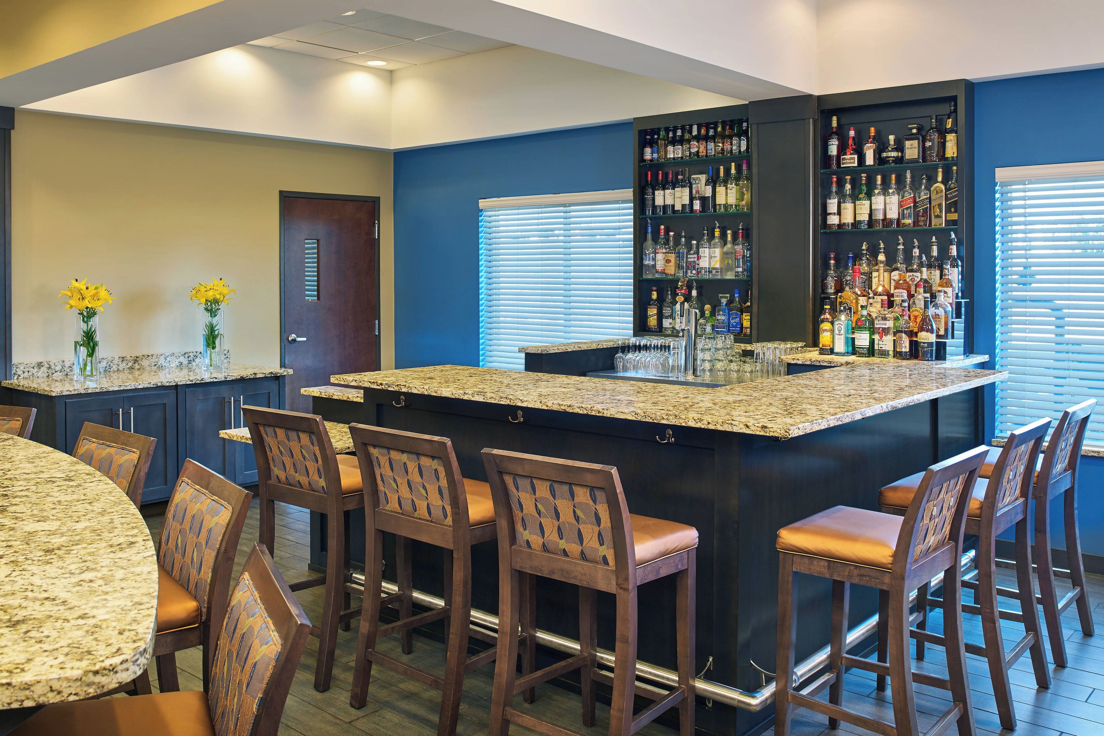 Bar (trong khuôn viên)