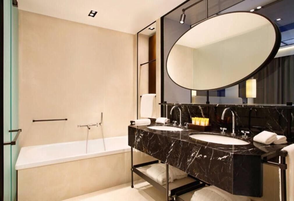 Secador de pelo, toallas