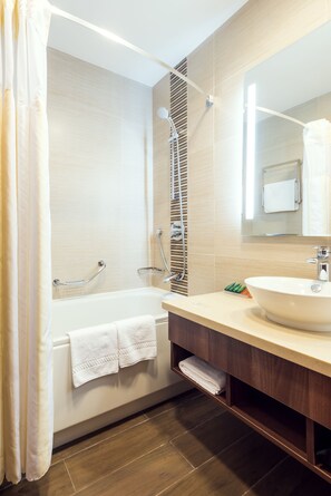 Free toiletries, towels - Hilton Garden Inn Astana (Astana)