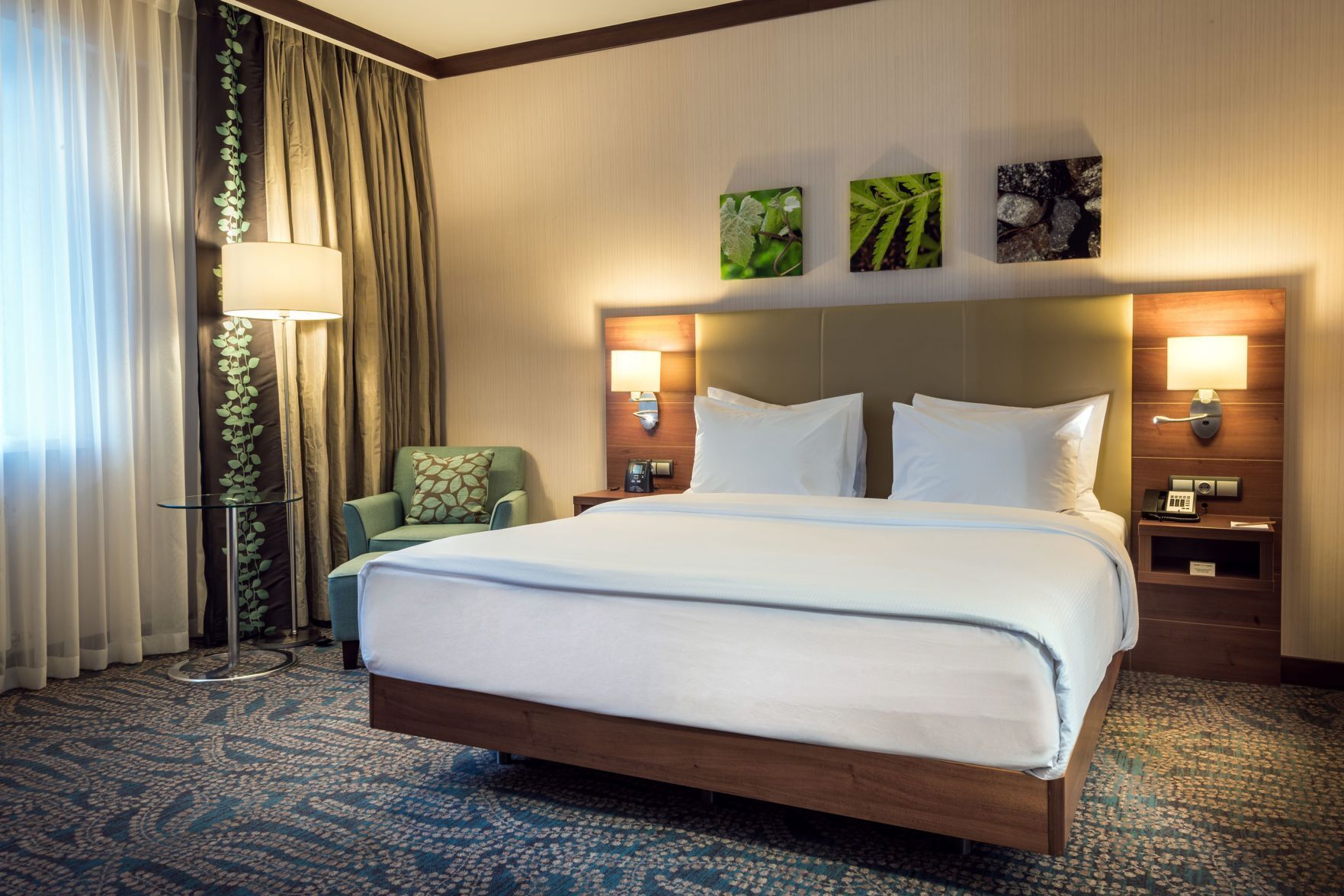 Premium bedding, in-room safe, free cribs/infant beds, free WiFi
