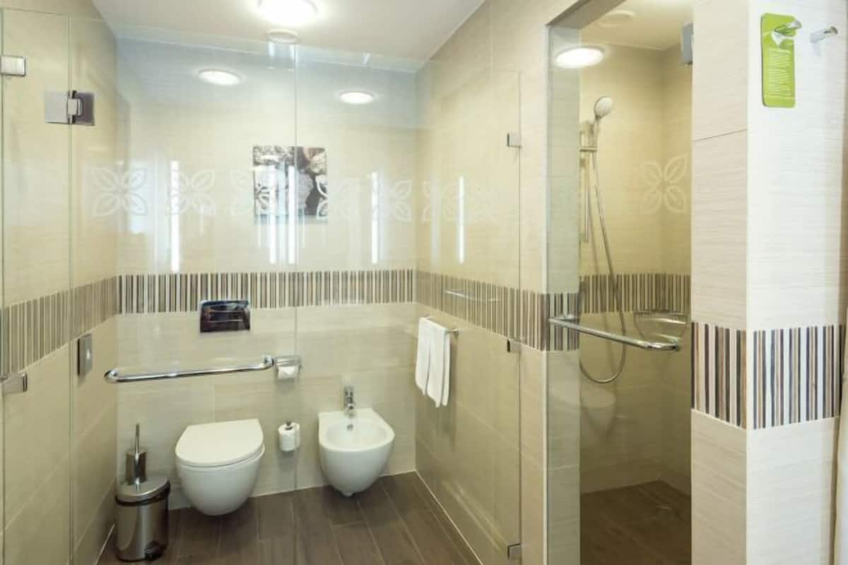 Free toiletries, towels