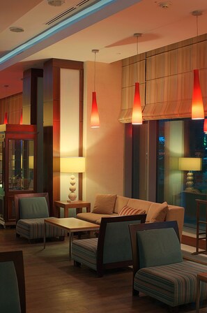 Breakfast, lunch, dinner served; international cuisine  - Hilton Garden Inn Astana (Astana)