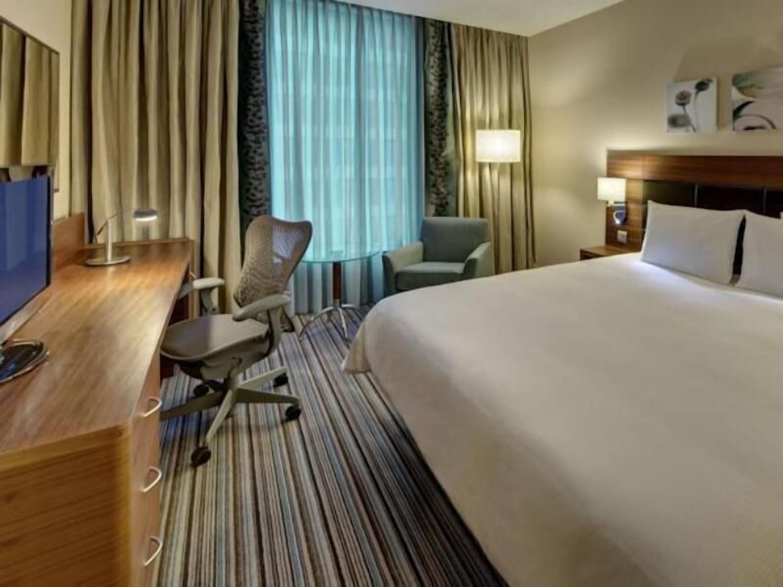 Premium bedding, in-room safe, free cribs/infant beds, free WiFi