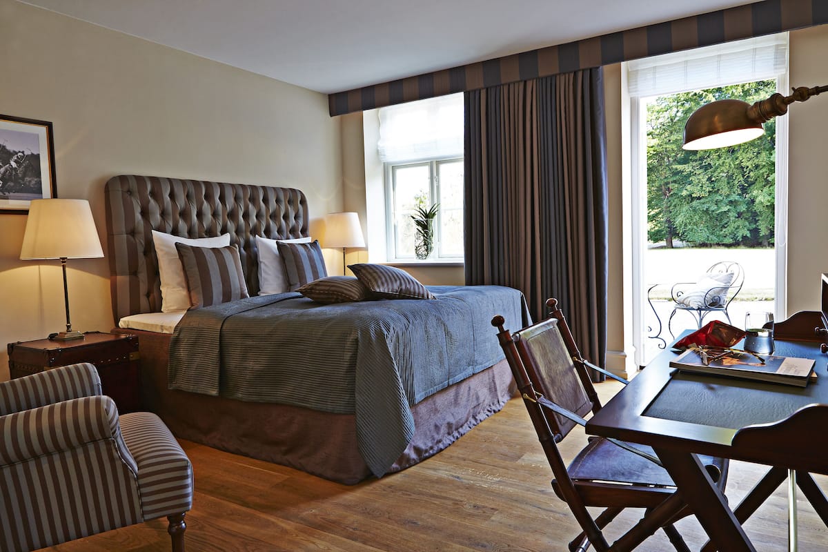 1 bedroom, in-room safe, desk, blackout curtains