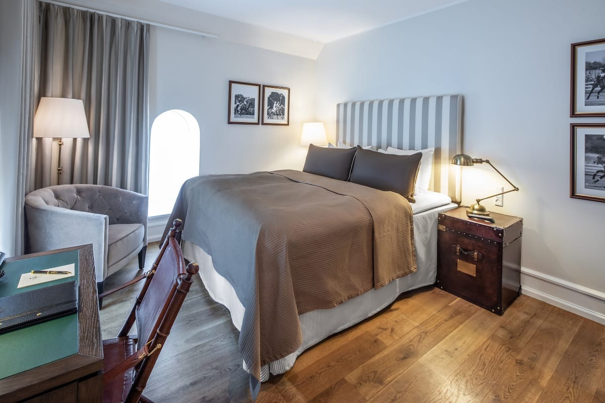 1 bedroom, in-room safe, desk, blackout curtains