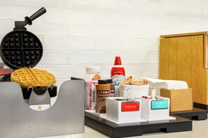 Free daily buffet breakfast  - Hampton Inn & Suites York South (York)