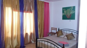 Villa, 4 chambres, vue sur la mer | 4 chambres, coffre-fort, bureau, rideaux dâobscurcissement