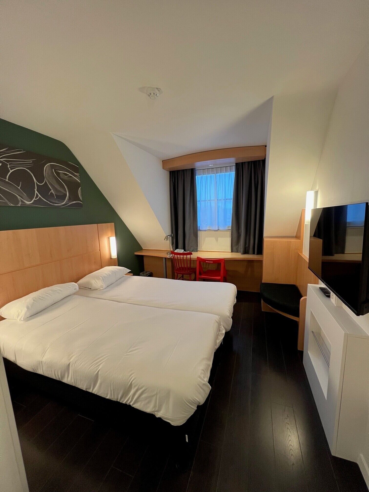 standard double room | premium bedding, desk, soundproofing, iron/ironing board