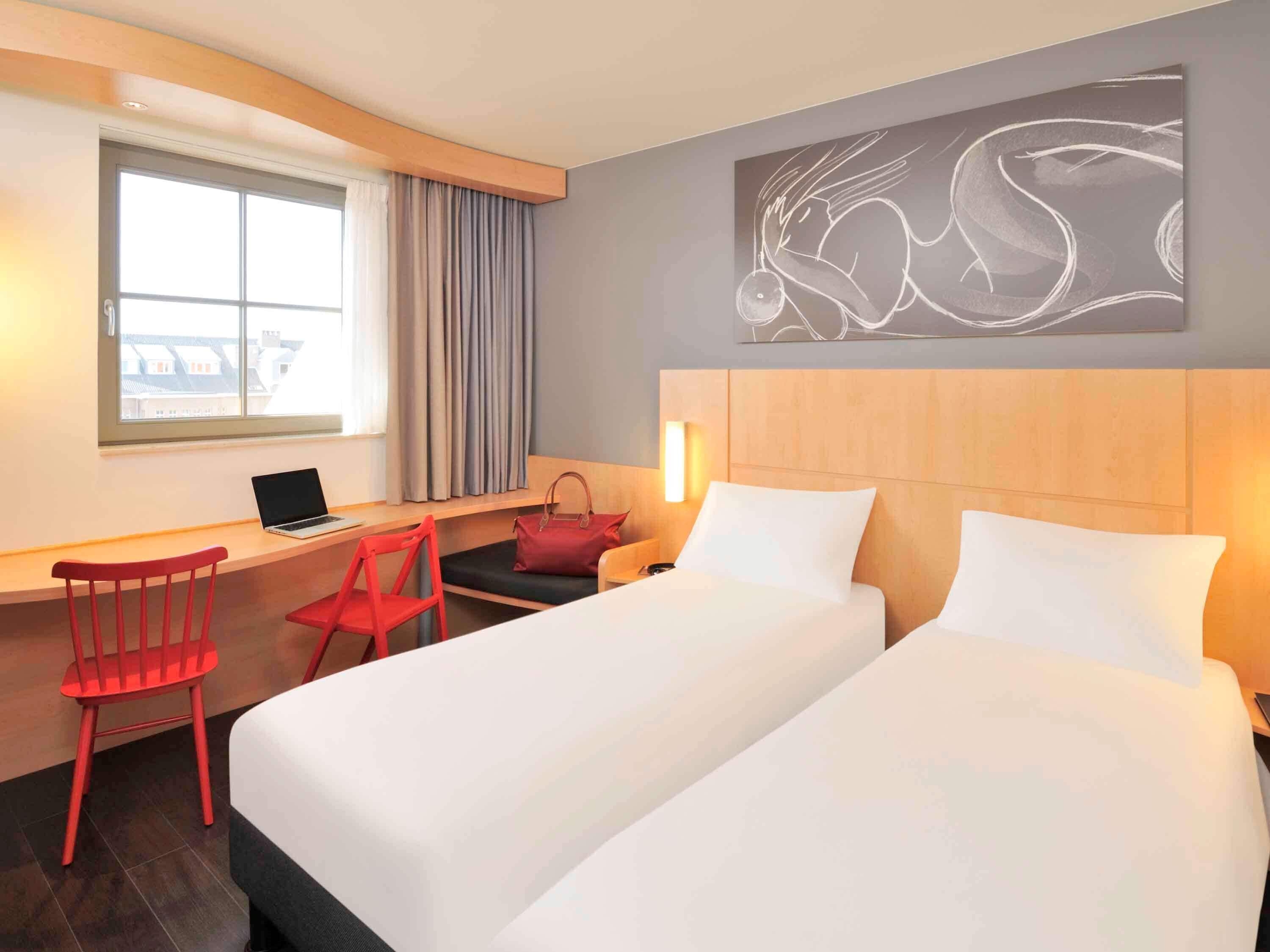 standard double room | premium bedding, desk, soundproofing, iron/ironing board