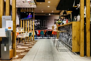 Bar (on property) - Hotel ibis De Panne (De Panne)