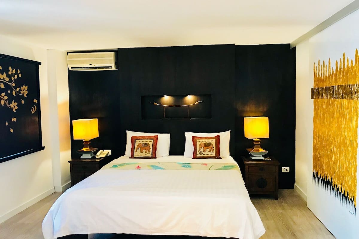 Baipho Suite Room | Minibar, una cassaforte in camera, postazione laptop, tende oscuranti