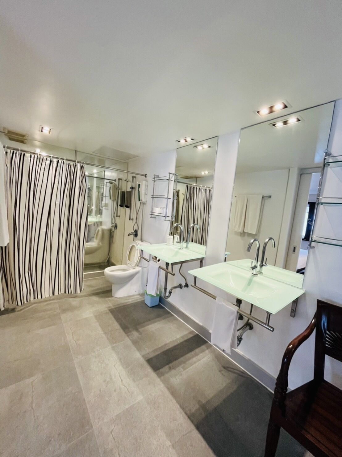 baipho suite room | bathroom | shower, free toiletries, hair dryer, towels