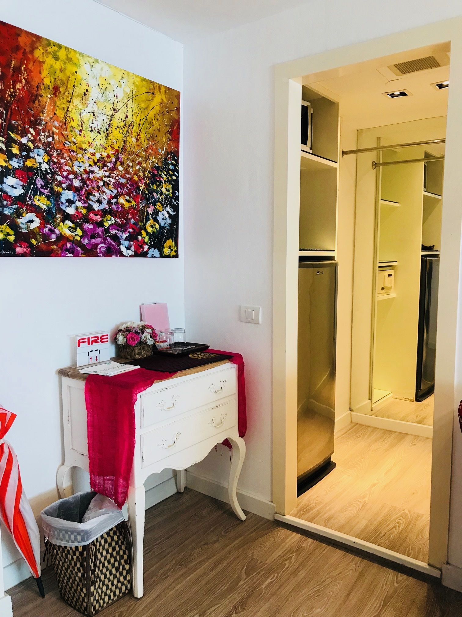 baipho suite room | minibar, in-room safe, laptop workspace, blackout curtains